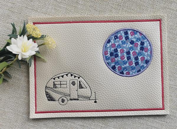 ITH - Stickdatei Mug Rug Wohnwagen